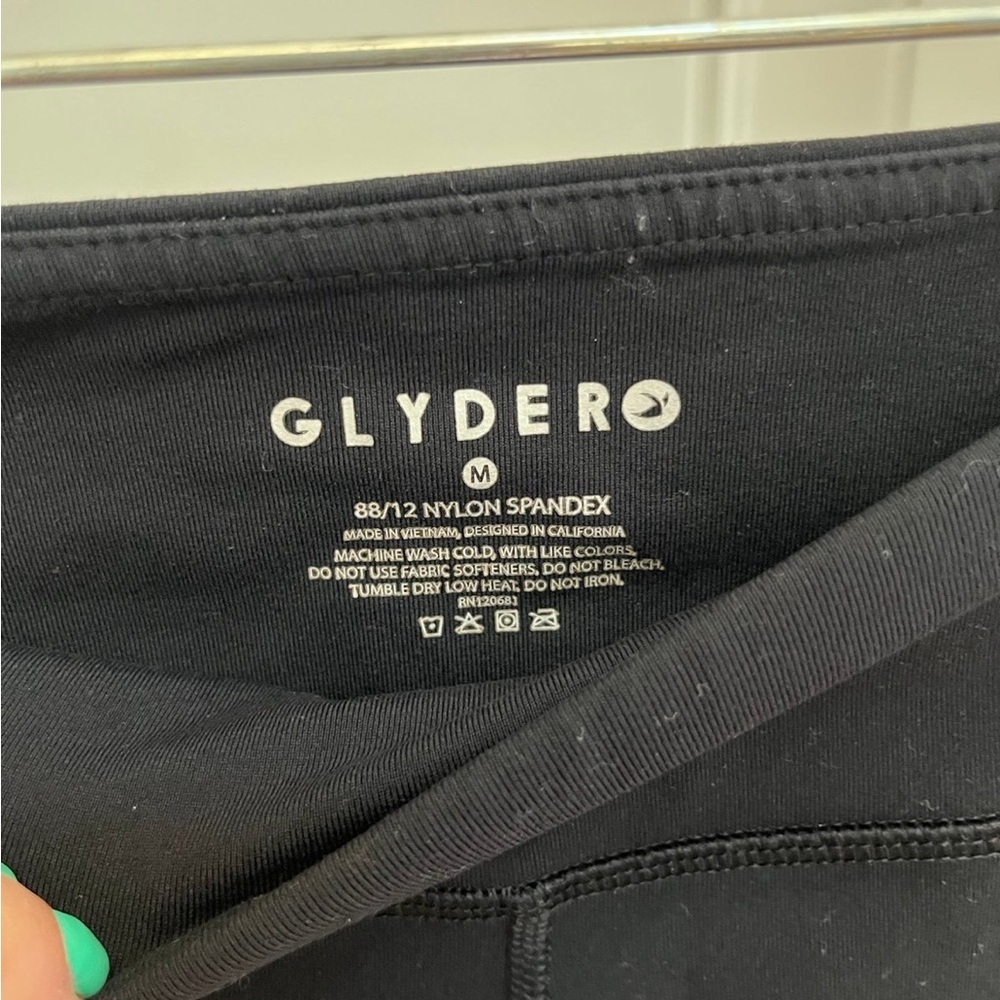 Glyder black leggings side cut out size medium - Picture 3 of 4